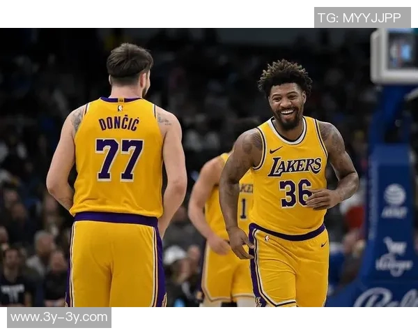 湖人双星范德彪与斯玛特联手难掩阵容缺陷强队对决暴露攻防短板 湖人双星范德彪与斯玛特联手难掩阵容缺陷强队对决暴露攻防短板