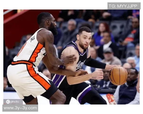 拉文荣膺12月7日NBA最佳球员展现超凡实力引发热议 拉文荣膺12月7日NBA最佳球员展现超凡实力引发热议